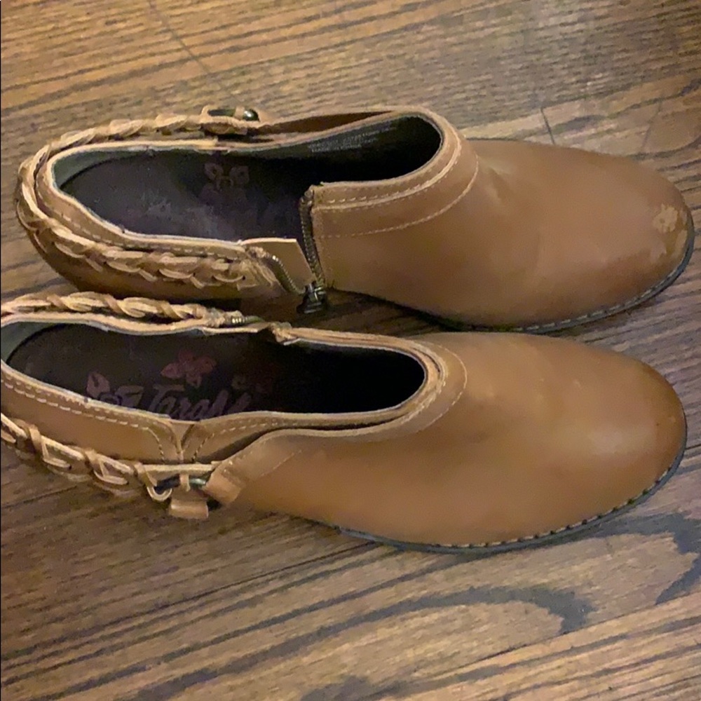 Taram leather boots